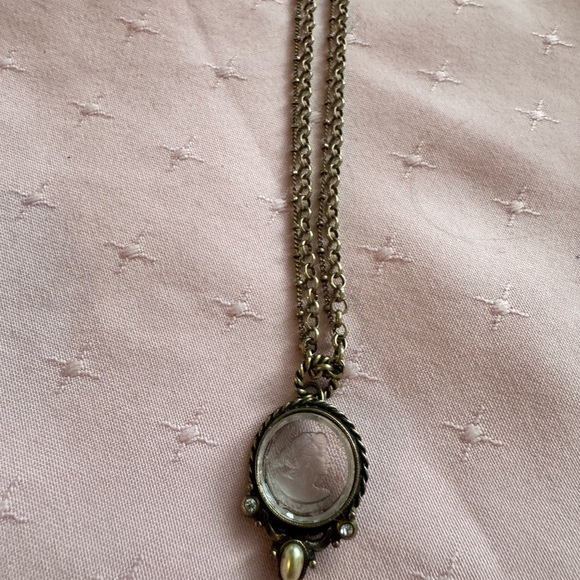 Elegant Gold Pendant Cameo Etched Necklace, Sweet Romance - Picture 7 of 9